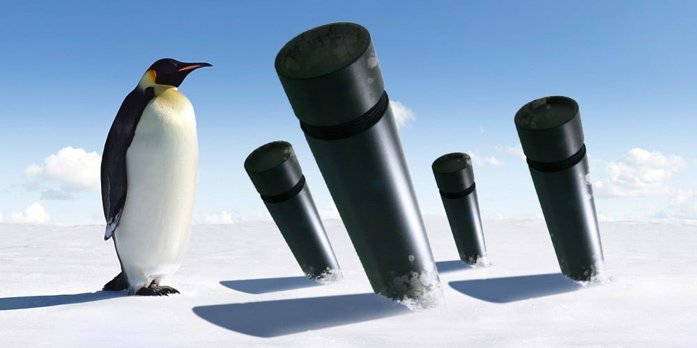 Polyeteenit ja pingviini lumen keskellä